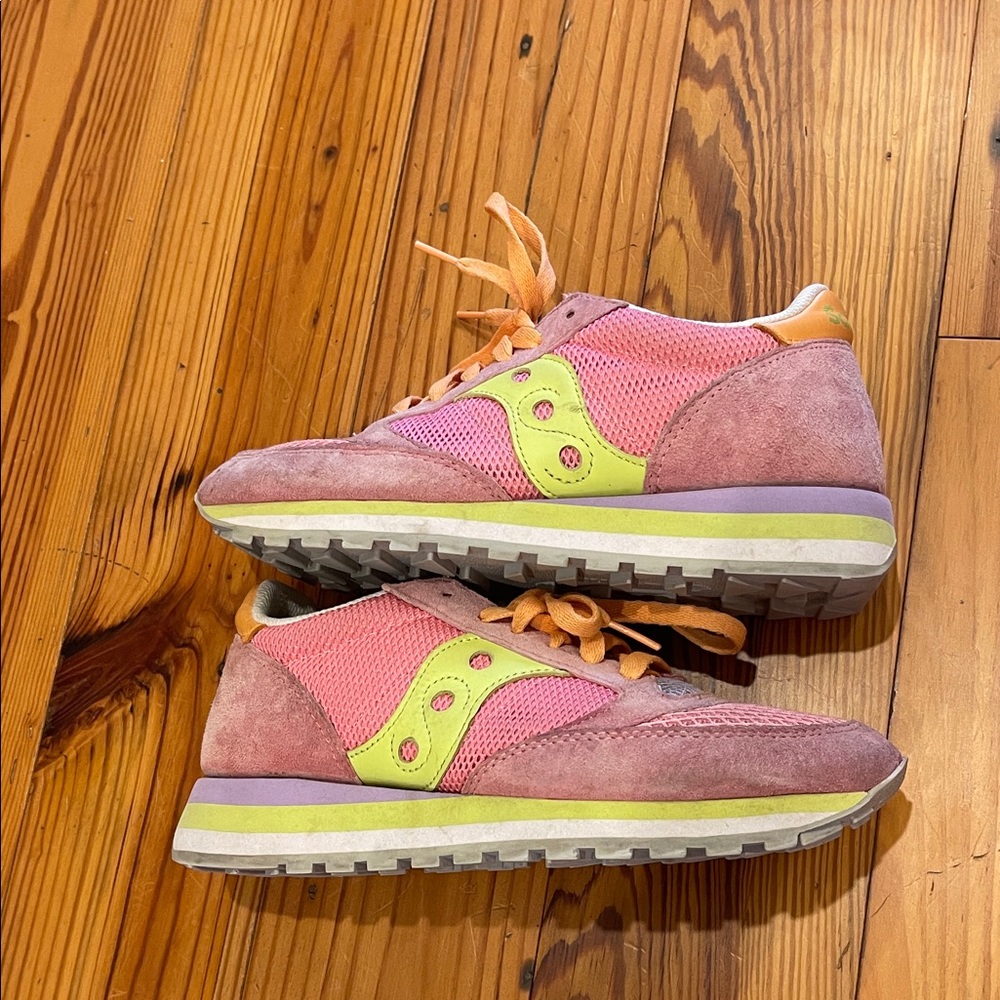 Saucony Women's Jazz Triple in Pink